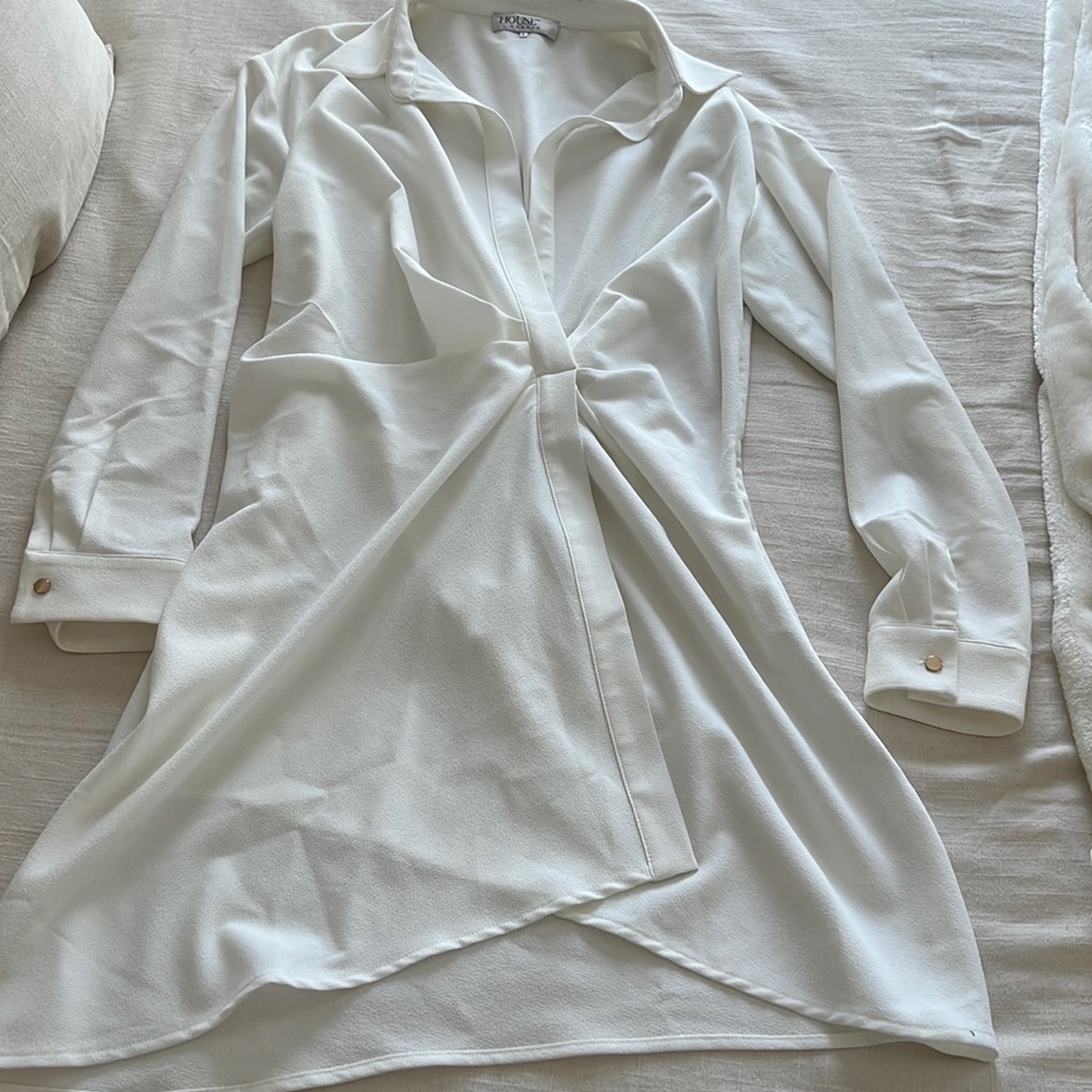 WHITE HOUSE OF CB DRESS WITH GOLD HARDWARE